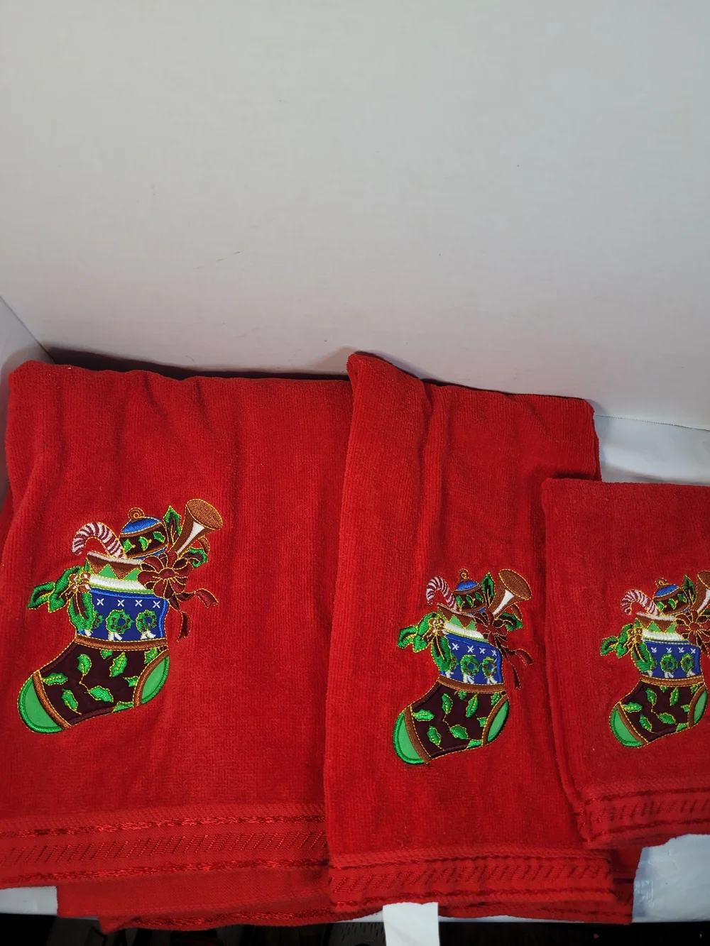Vintage 100% Cotton Christmas Towel, Hand Towel, And Wash Cloth (R)